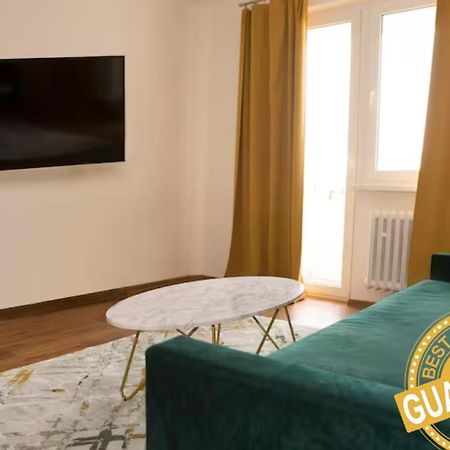 New Colorful Apartment With Big Balcony Братислава Экстерьер фото