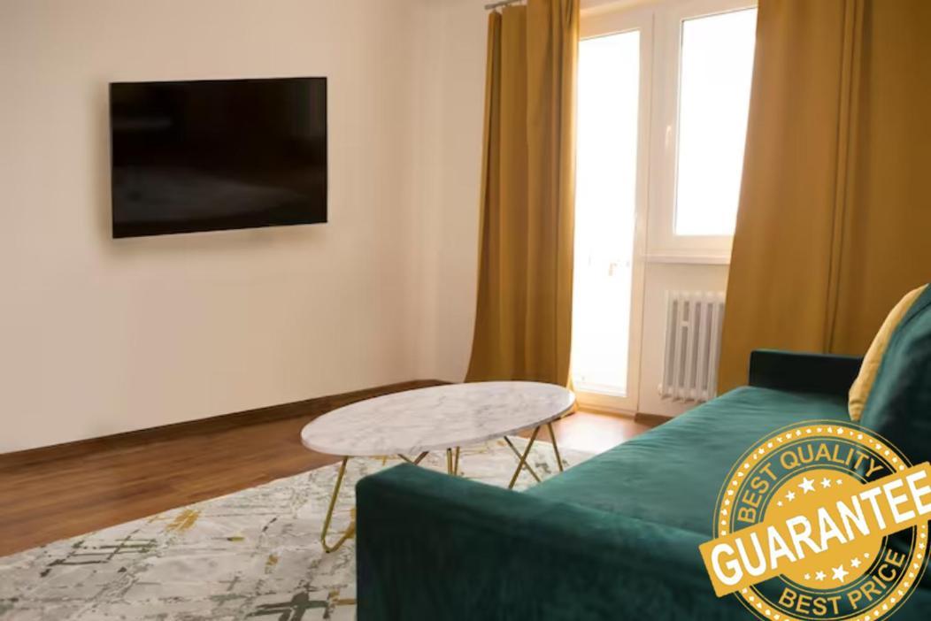 New Colorful Apartment With Big Balcony Братислава Экстерьер фото